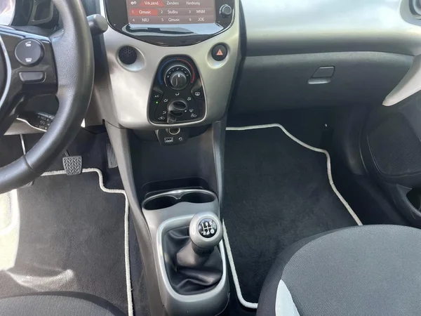 Toyota Aygo (2015) — foto 7 van 19