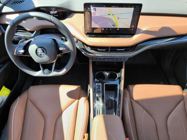 SKODA Enyaq Coupé (2025) — foto 3 van 37