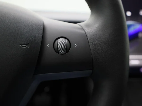 Tesla Model Y (2022) — foto 10 van 41