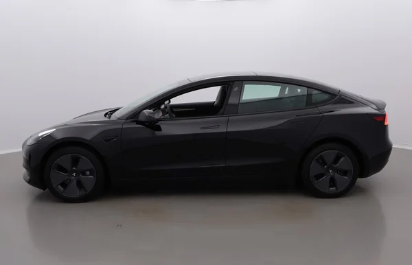Tesla Model 3 (2023) — foto 12 van 40