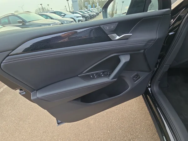 VOLKSWAGEN Tiguan (2026) — foto 8 van 24