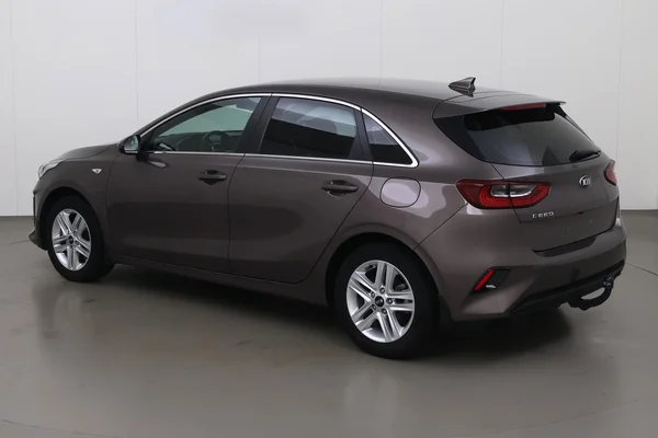 Kia Cee d (2021) — foto 14 van 20