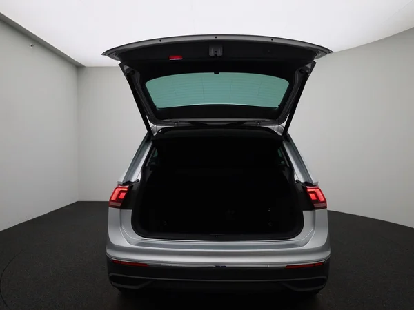 Volkswagen Tiguan (2022) — foto 3 van 48