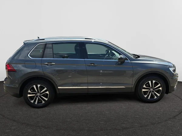 VOLKSWAGEN Tiguan (2019) — foto 19 van 24