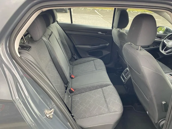 VOLKSWAGEN Golf VIII (2023) — foto 8 van 8