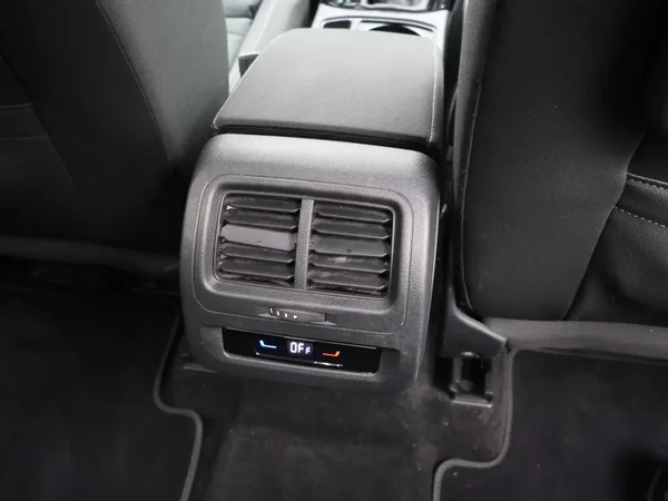 Volkswagen Touran (2023) — foto 13 van 31