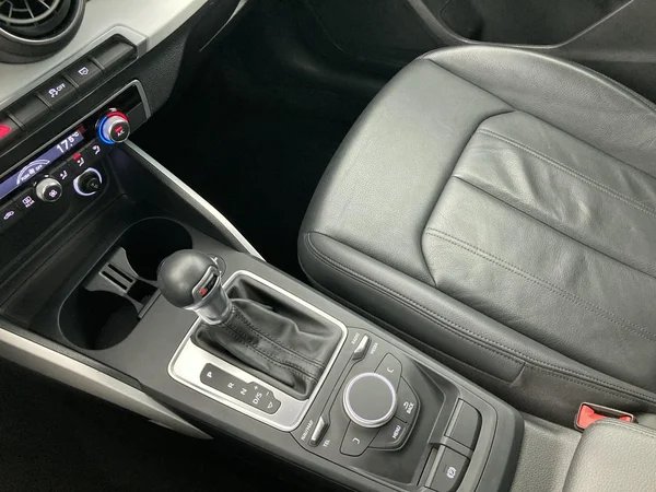 AUDI Q2 (2019) — foto 8 van 36