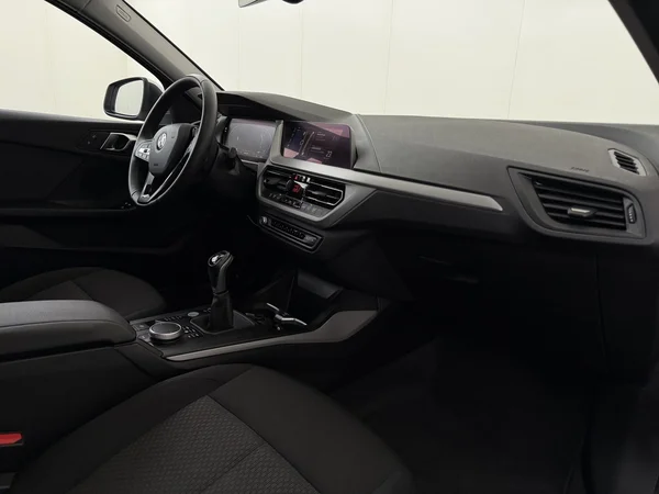 BMW 116 (2024) — foto 3 van 28