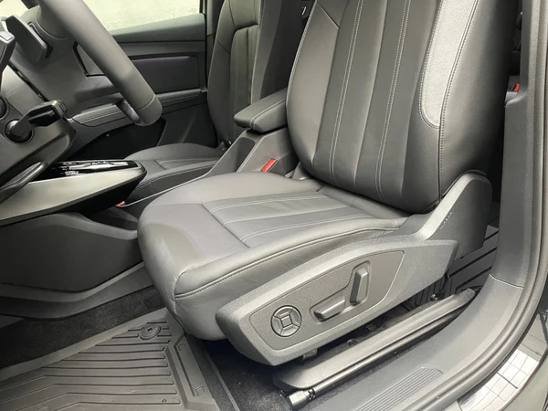 AUDI Q4 Sportback e-tron (2025) — foto 4 van 16
