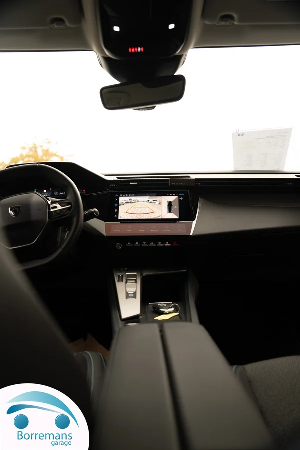 Peugeot 308 (2023) — foto 2 van 60