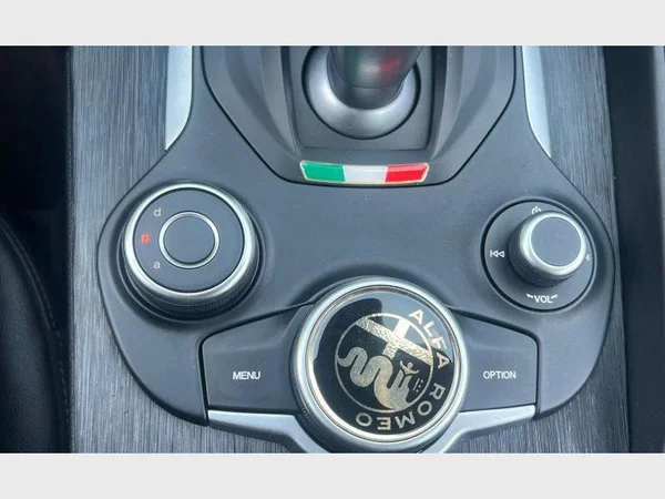 Alfa Romeo Giulia (2020) — foto 16 van 26