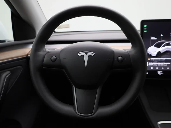 Tesla Model Y (2024) — foto 46 van 46