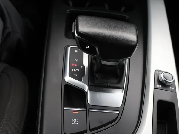Audi A4 (2023) — foto 15 van 30