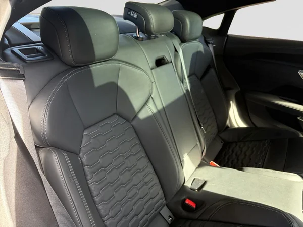 AUDI RS e-tron GT (2022) — foto 6 van 21