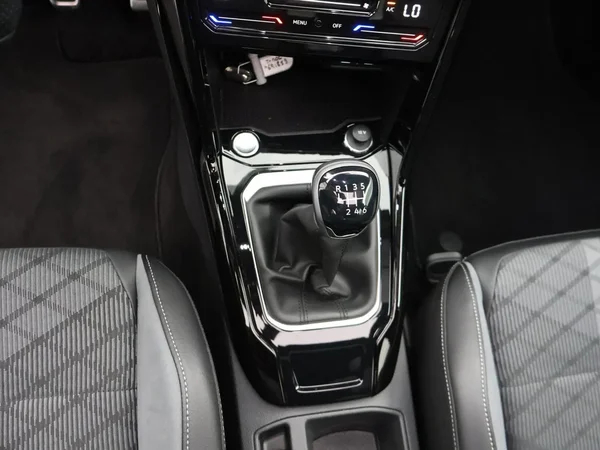 Volkswagen T-Roc (2023) — foto 7 van 24