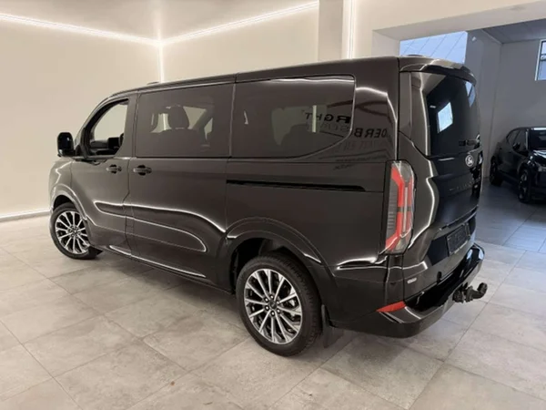 Ford Tourneo Custom — foto 19 van 24