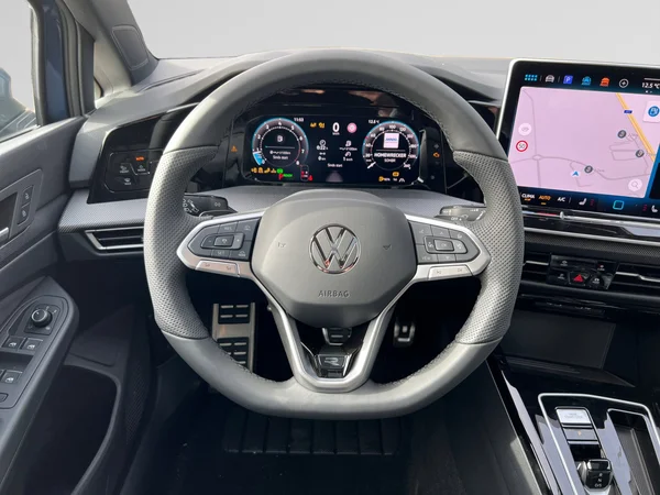 VOLKSWAGEN Golf VIII (2026) — foto 14 van 16