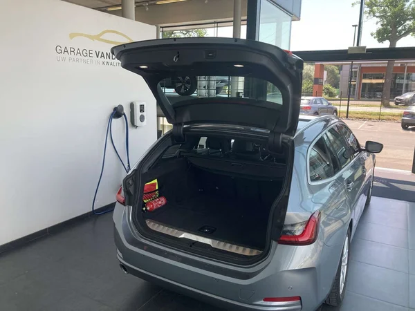 BMW 3 Serie (2023) — foto 17 van 20