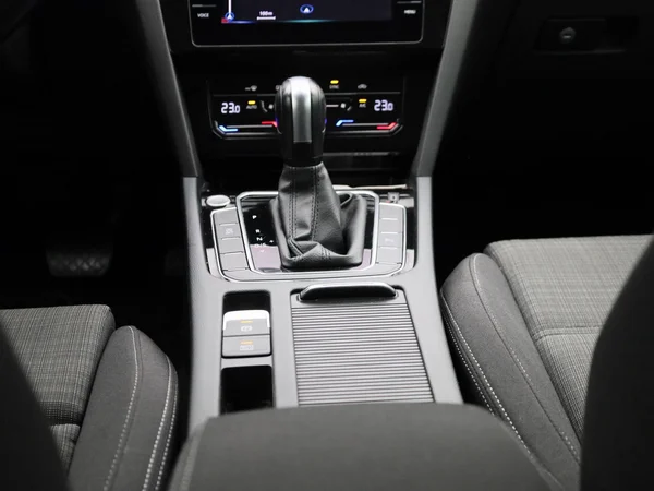 Volkswagen Passat (2021) — foto 4 van 36