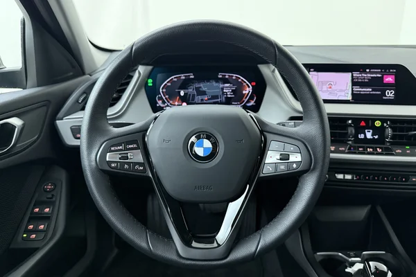 BMW 1 HATCH (2024) — foto 2 van 17