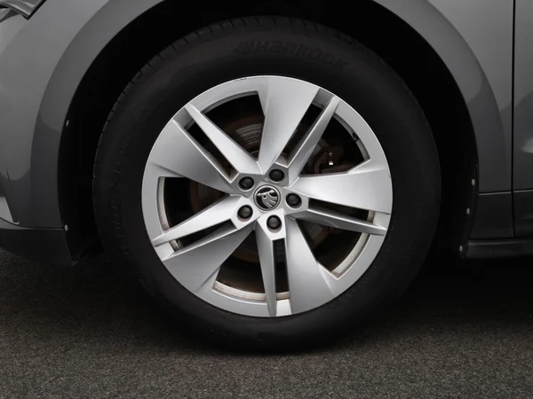 Škoda Enyaq iV (2023) — foto 7 van 37
