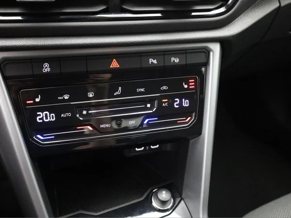 VOLKSWAGEN T-Roc (2023) — foto 8 van 19