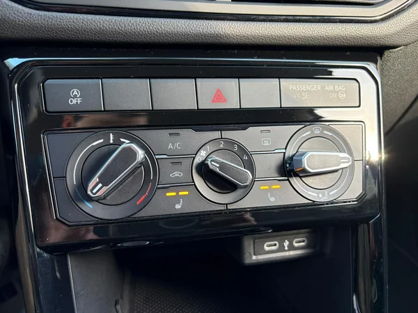 VOLKSWAGEN T-Cross (2024) — foto 8 van 16