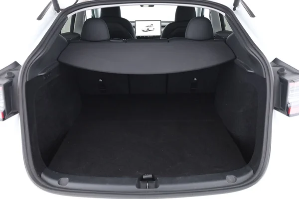 Tesla Model Y (2024) — foto 8 van 16