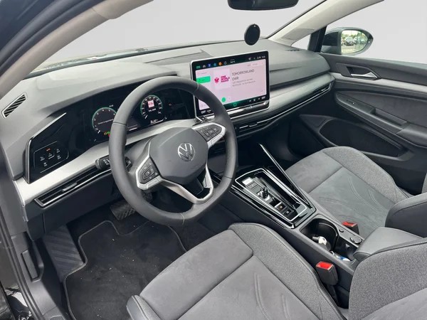 VOLKSWAGEN Golf VII SW (2025) — foto 12 van 16