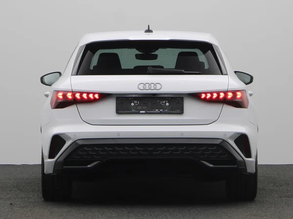 AUDI A3 Sportback (2025) — foto 18 van 21