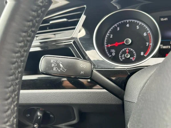 VOLKSWAGEN Touran (2020) — foto 20 van 33