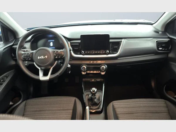 Kia STONIC (2025) — foto 2 van 15
