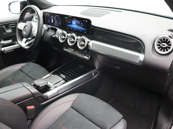 Mercedes-Benz GLB (2021) — foto 17 van 27