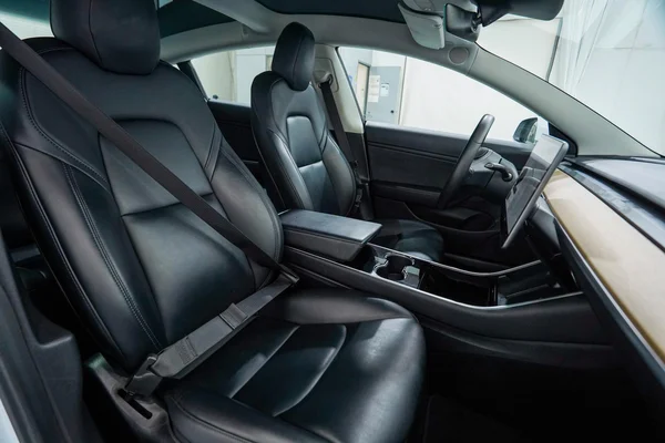 Tesla Model 3 (2020) — foto 6 van 45