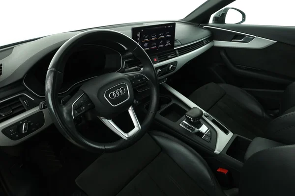 Audi A4 (2021) — foto 2 van 16