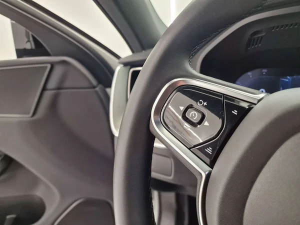 Volvo XC60 (2024) — foto 3 van 16