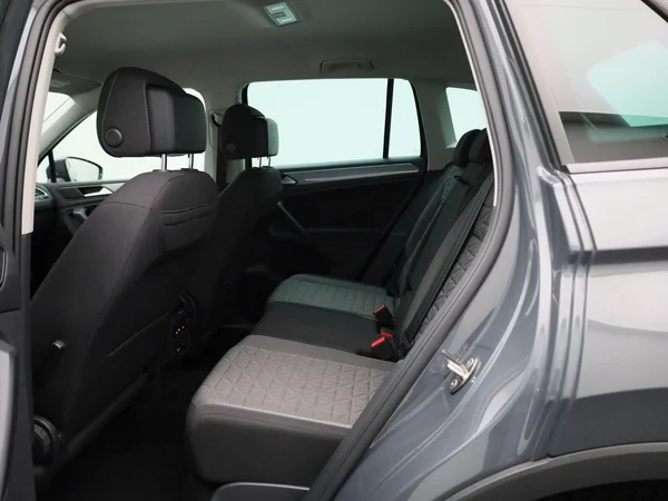 Volkswagen Tiguan (2021) — foto 4 van 43