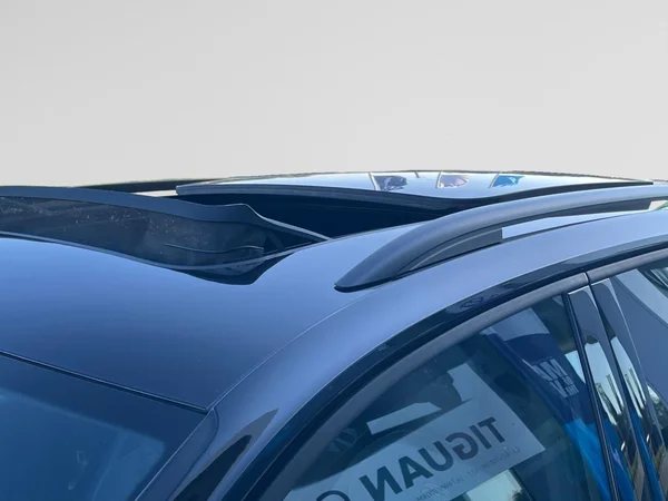 VOLKSWAGEN Tiguan (2023) — foto 2 van 24