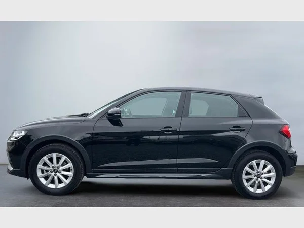 Audi A1 allstreet (2023) — foto 27 van 29