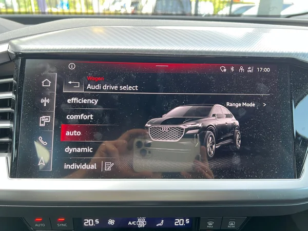 AUDI Q4 Sportback e-tron (2025) — foto 14 van 21