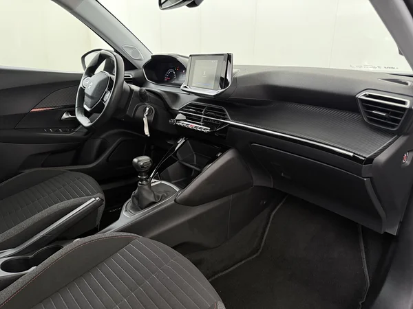 PEUGEOT 2008 (2021) — foto 3 van 26