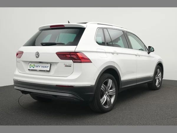 VOLKSWAGEN Tiguan (2016) — foto 12 van 30