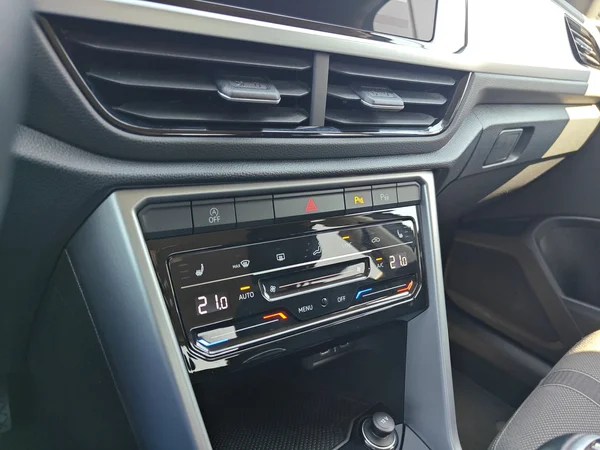 VOLKSWAGEN T-Roc (2024) — foto 5 van 18