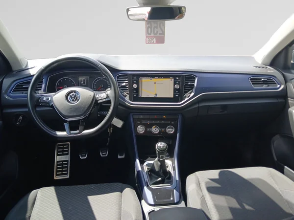 VOLKSWAGEN T-Roc (2021) — foto 15 van 18
