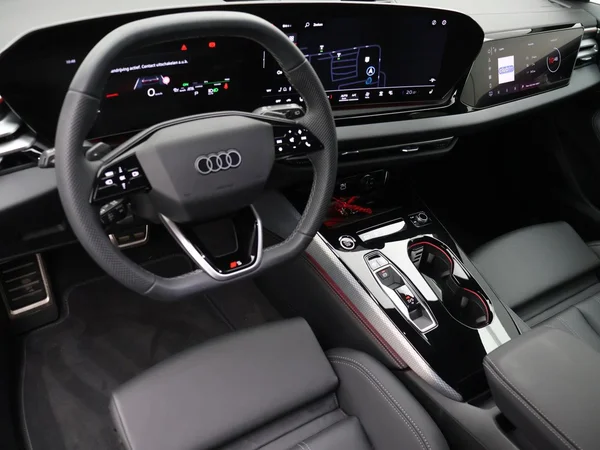 AUDI A5 Avant e-hybrid (PHEV) (2026) — foto 2 van 25
