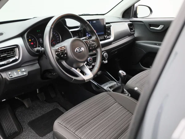 Kia Stonic (2021) — foto 7 van 35