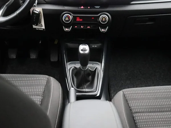 Kia Stonic (2018) — foto 17 van 19