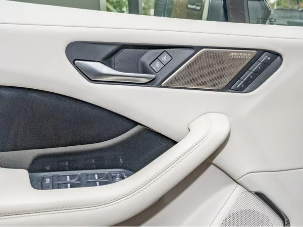 Jaguar I-PACE (2022) — foto 8 van 30