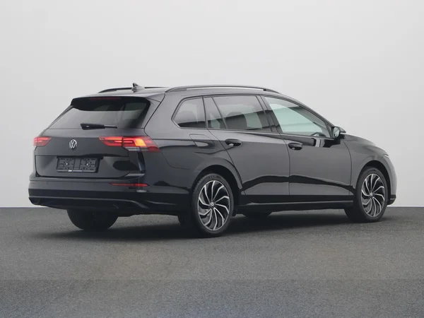 VOLKSWAGEN Golf VIII SW (2024) — foto 12 van 20