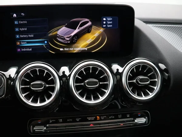 Mercedes-Benz GLA (2025) — foto 16 van 37